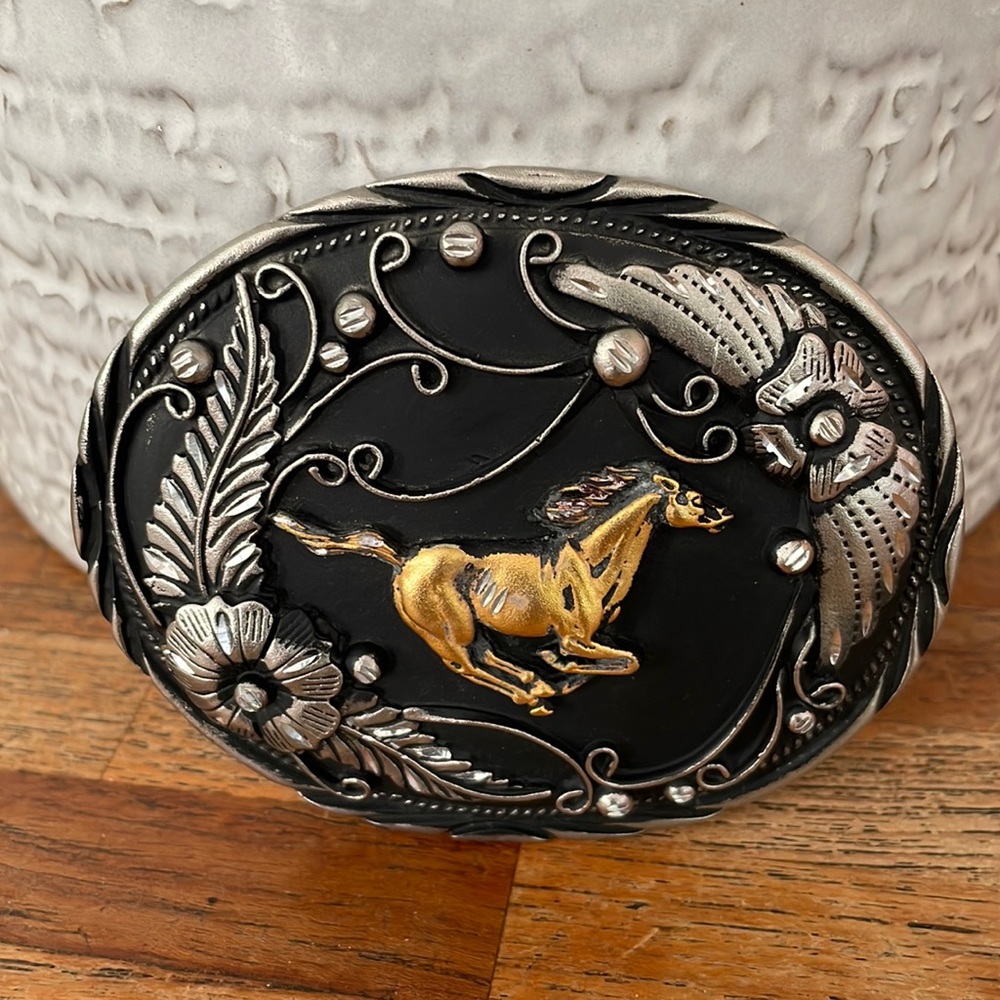 Vintage SSI Mustang Metal Beltbuckle